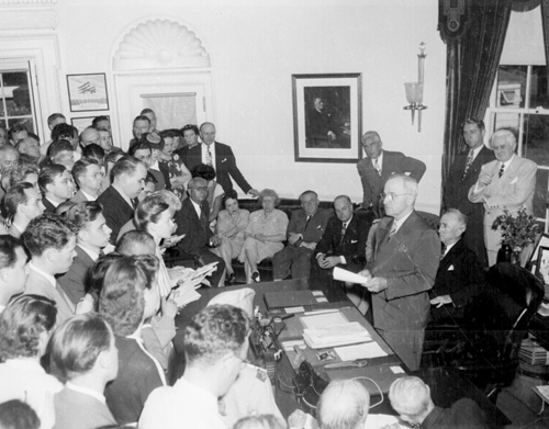 Harry Truman announces the Japanese surrender