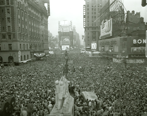 More than a million revelers cram Times Square