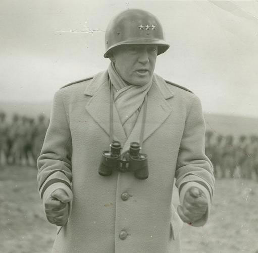 Photo Le Général Patton en inspection WW2 